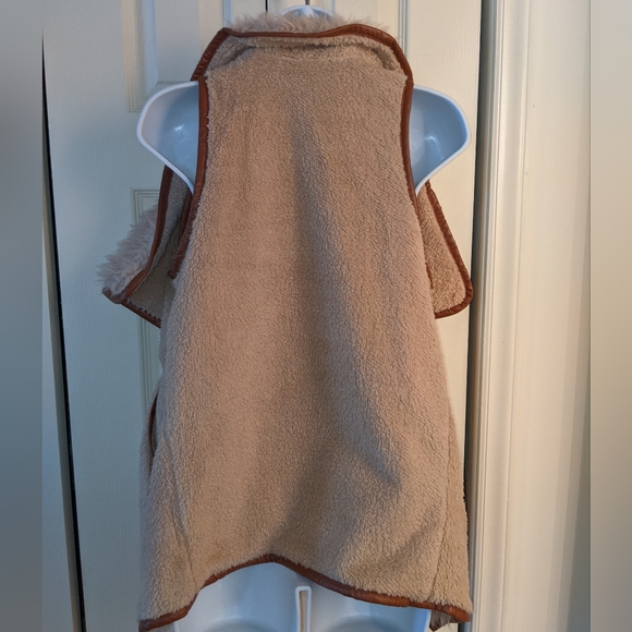 Tan Sherpa & Fleece Vest w/ Pockets - Picture 3 of 8